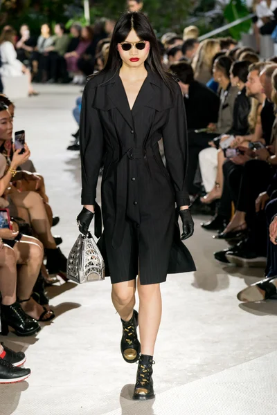 Look 30